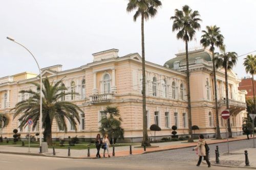 სამართალდამცველებმა ბათუმის მერიის თანამშრომელი დააკავეს